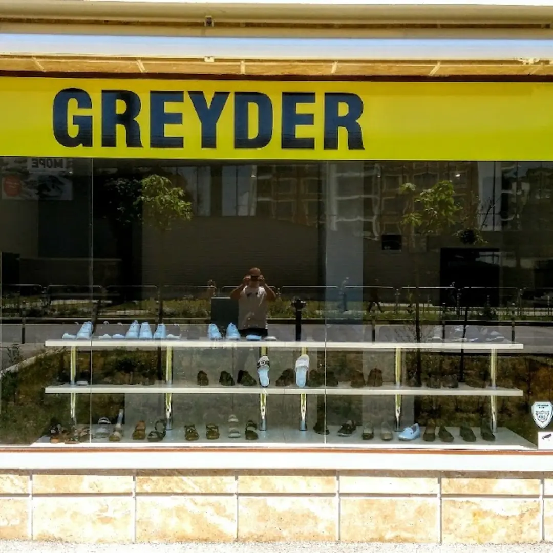 Negozio di scarpe da uomo e donna "GREYDER"