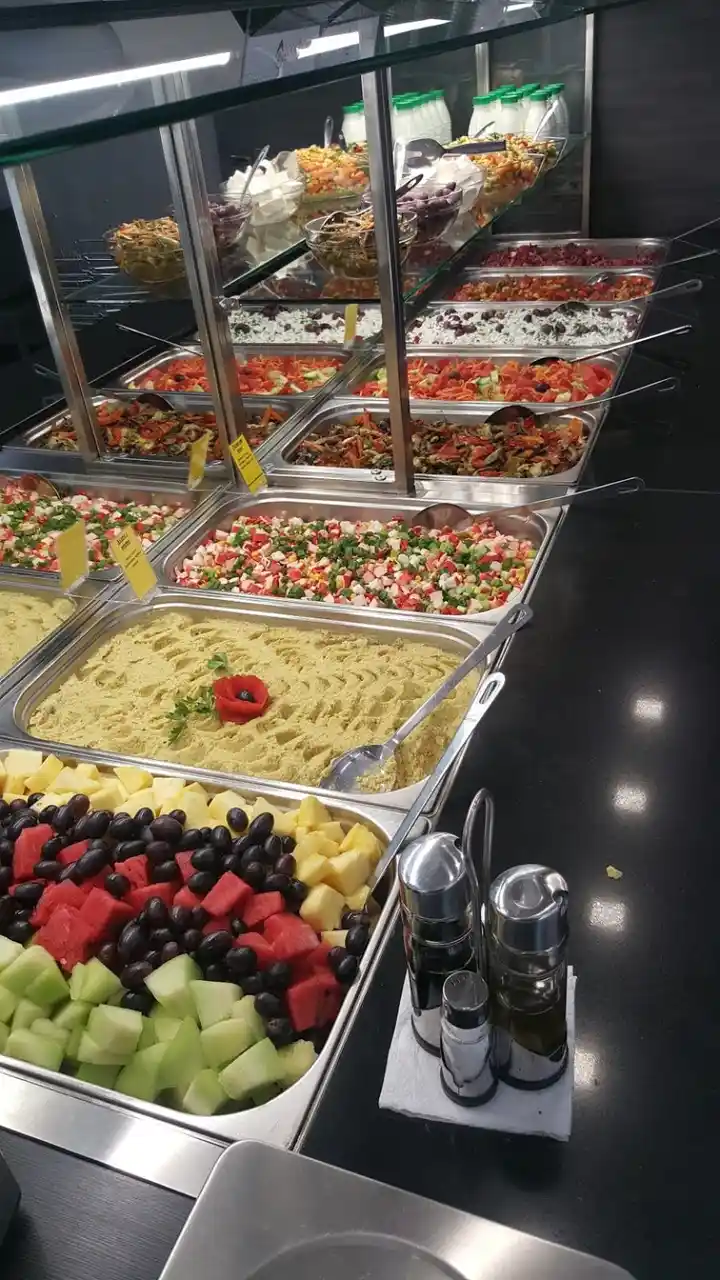 Restaurante "FoodPoint" Sofía - Comida deliciosa y variada (2/3)