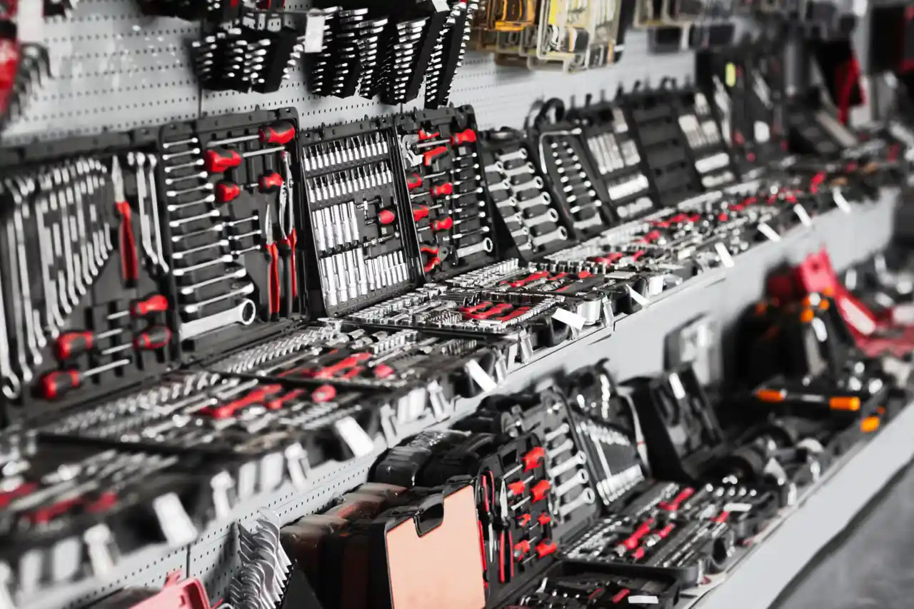 "Difix" – Geschäft für Befestigungstechnik und professionelle Werkzeuge