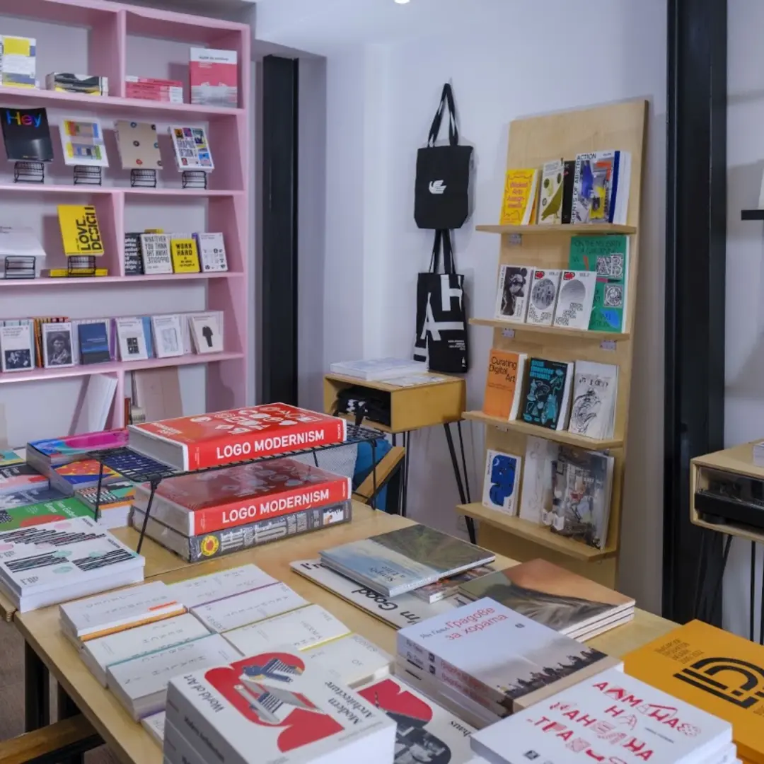 "AVRTIKL" - Księgarnia poświęcona designowi i kulturze wizualnej