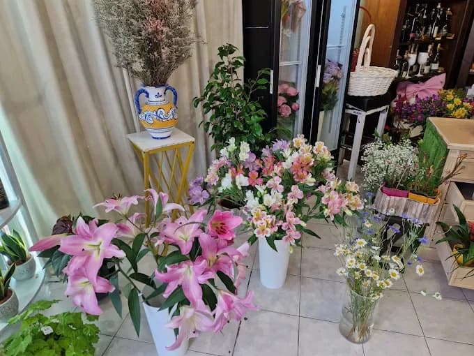 Kwiaciarnia "Floristo" - Świeże bukiety i dostawa kwiatów (2/3)