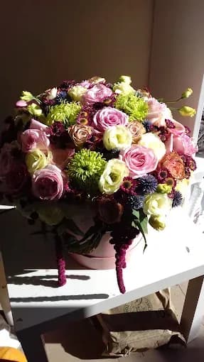 Магазин за цветя "Smile like a flower" - Всеки букет се създава с внимание (3/3)