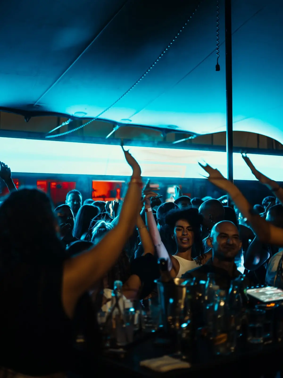 Club "Yalta" – Música Legendaria y Eventos Nocturnos (2/2)