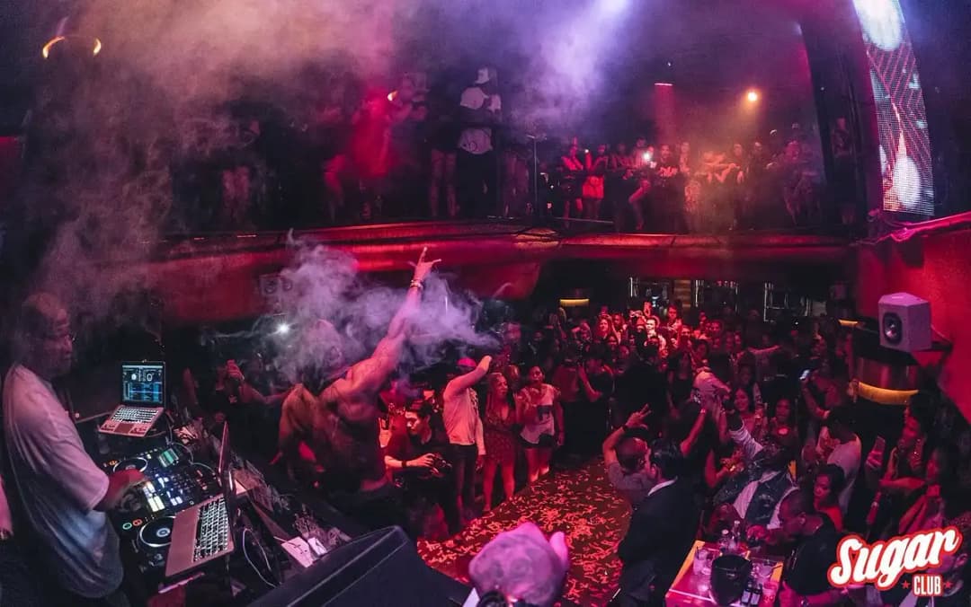 "SugarClub" – Nowoczesna Muzyka i Niezapomniane Imprezy (2/2)