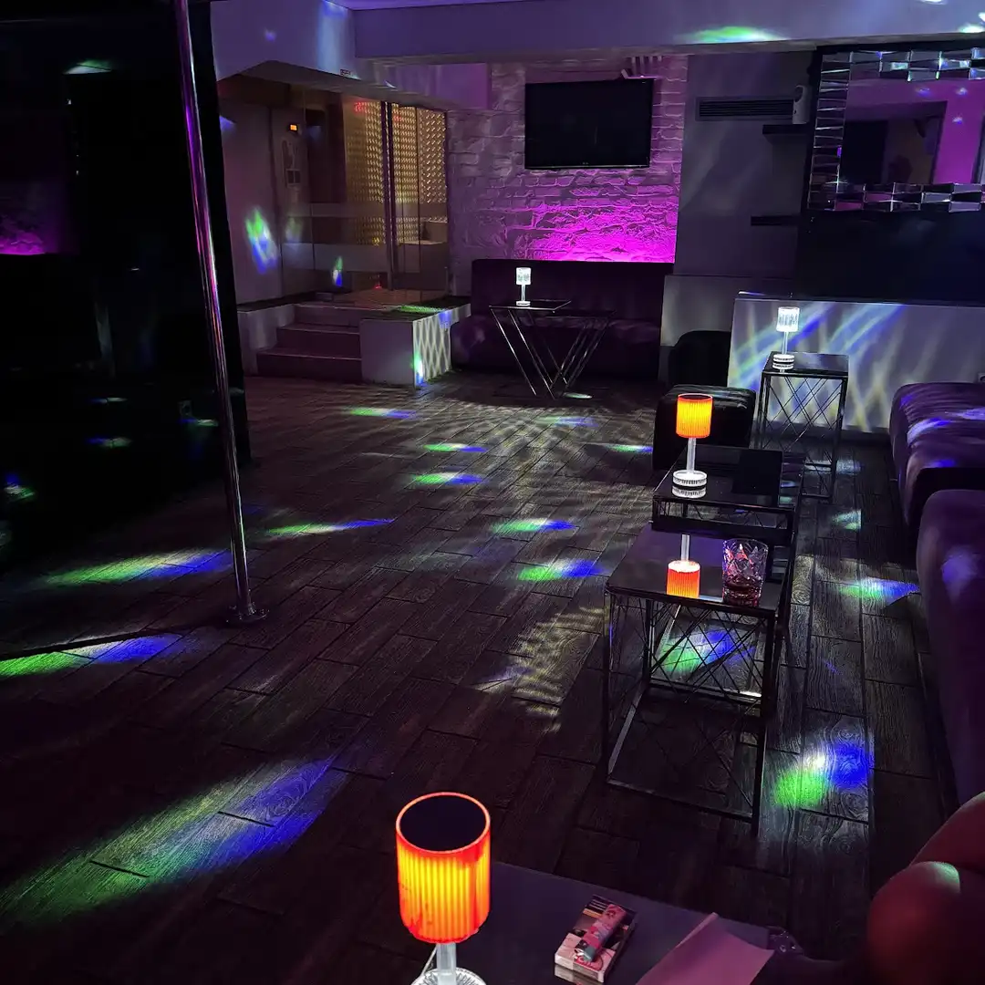Klub striptizowy "Kiss" - Rozrywka nocna w Sofii