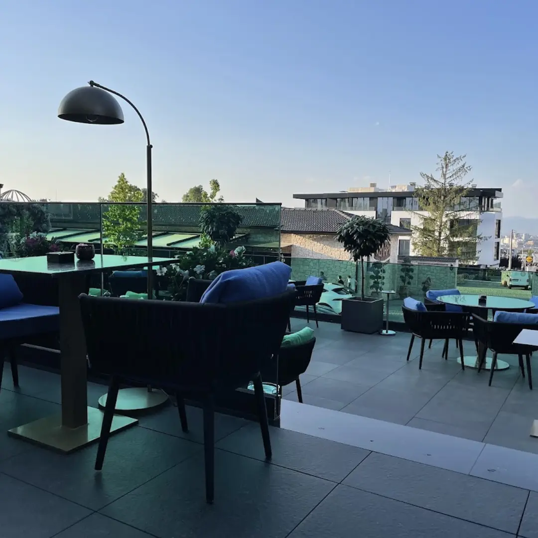 Klub "C'est La Vie" - Restauracja, Show i Muzyka na Żywo