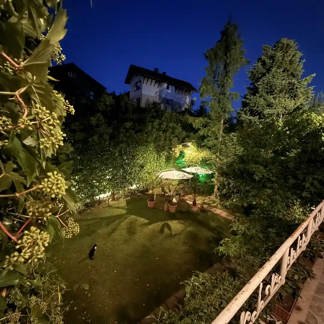 Park des Hotels "Amfora" - Grüne Attraktion Sofia