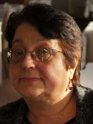 Profesor Nadzwyczajny dr Regina Djerasi