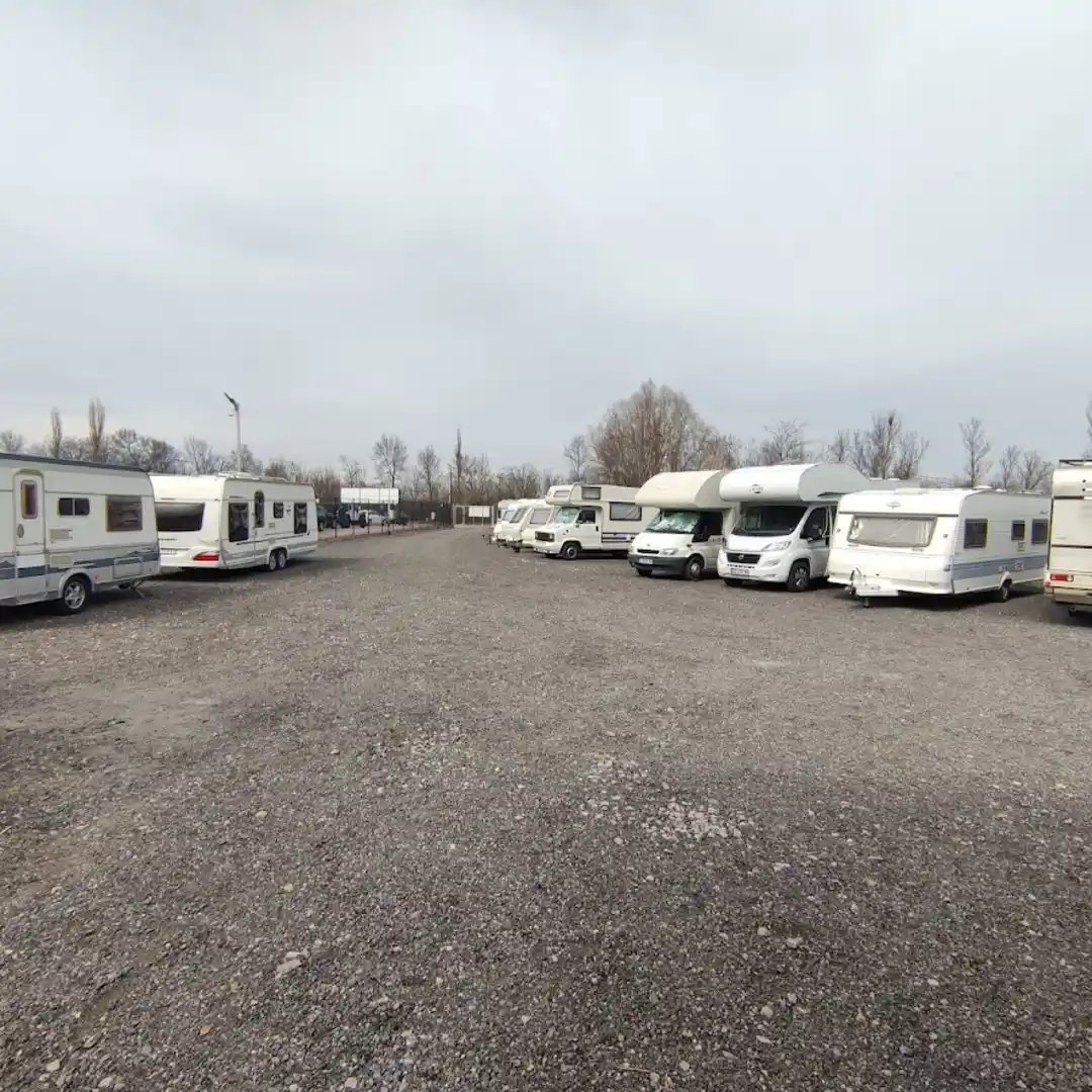 Aparcamiento para autocaravanas y caravanas "Bankya" 1