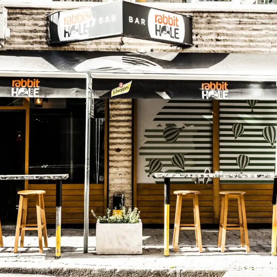 Rabbit Hole Bar im Zentrum von Sofia