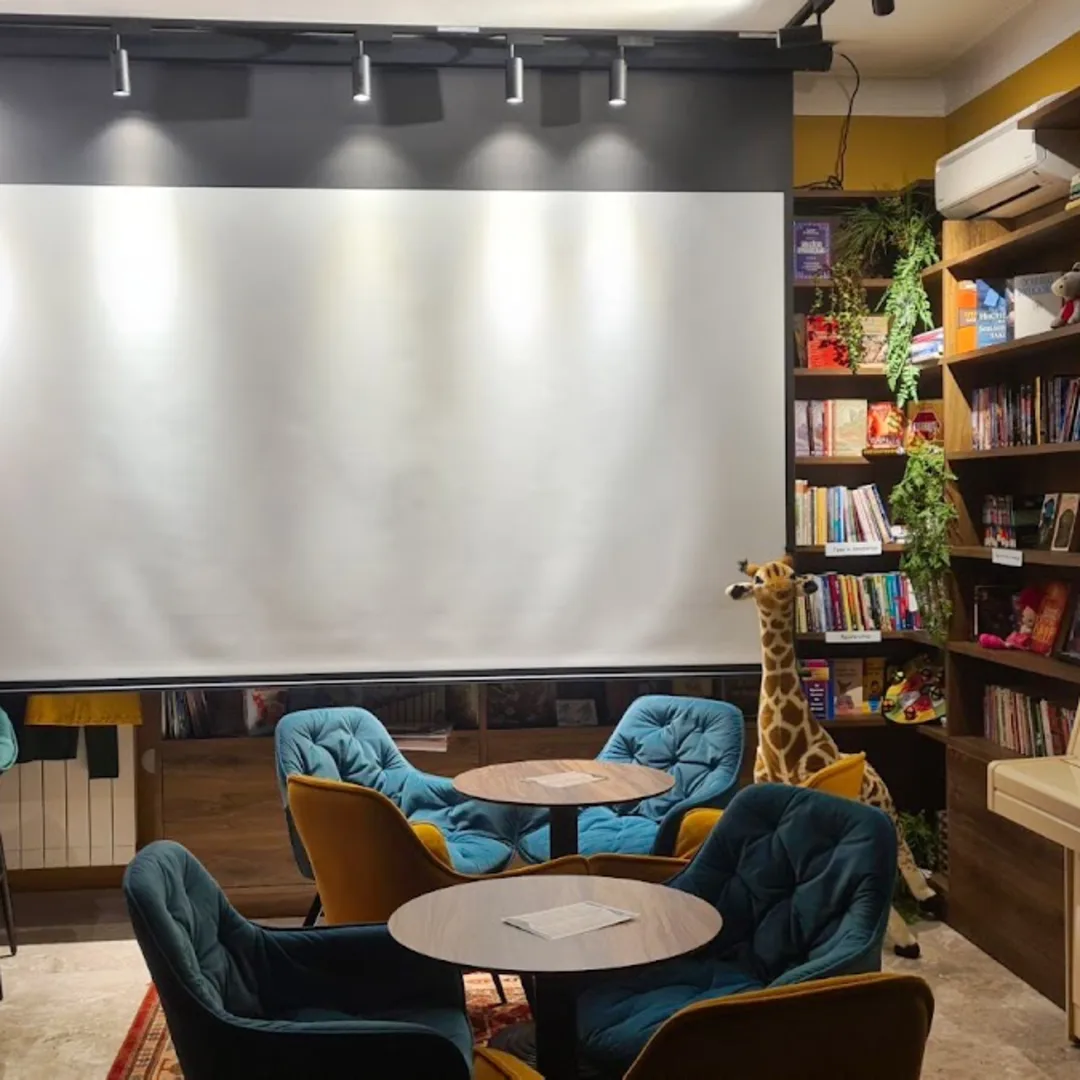 Giraffe Cafe – Уютное кафе и книжный магазин София