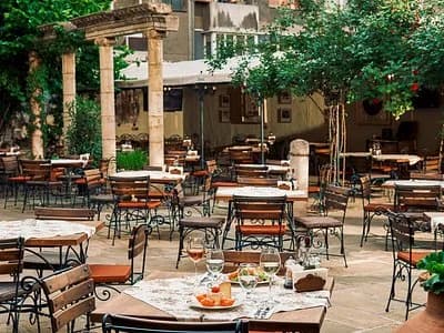 Sofia Bar & Dinner – Restaurant und Bar in Sofia (2/2)