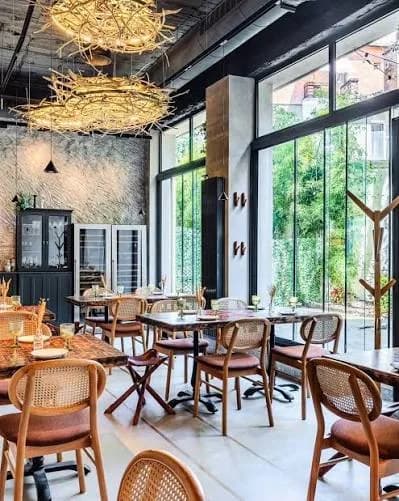 Bistro "Roots" – Cucina Moderna a Sofia