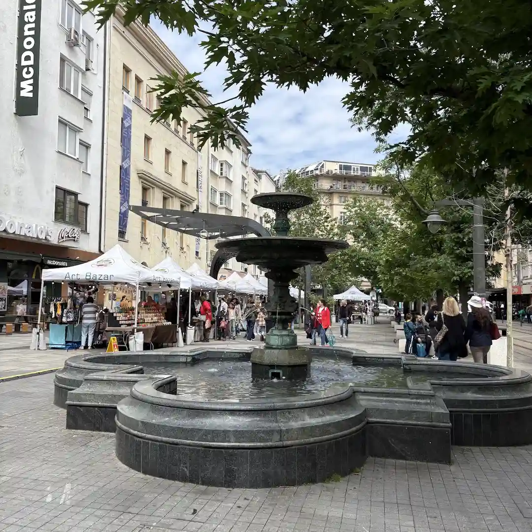 Plac Slaveykov – literackie serce Sofii