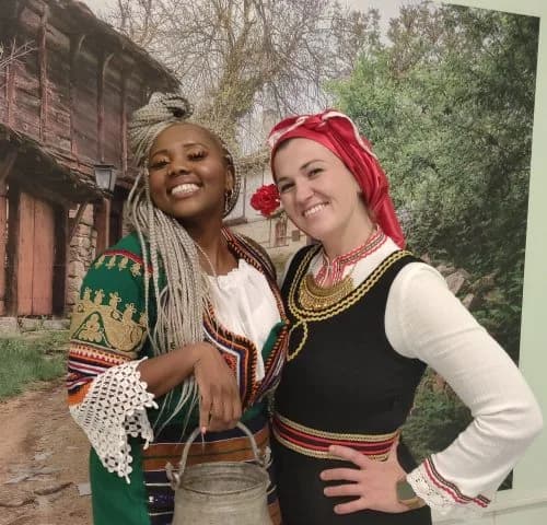Fotos in bulgarischen Nationaltrachten – Ein folkloristisches Erlebnis in Sofia