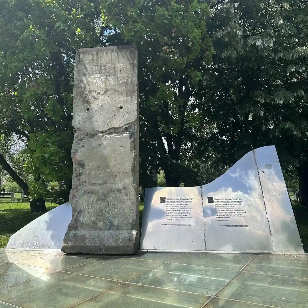 Fragment din Zidul Berlinului – un fragment istoric în Sofia