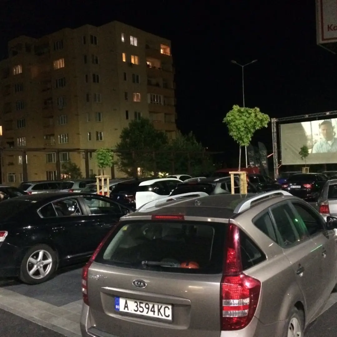 Autokino Sofia w Gorublyane – kino pod gwiazdami