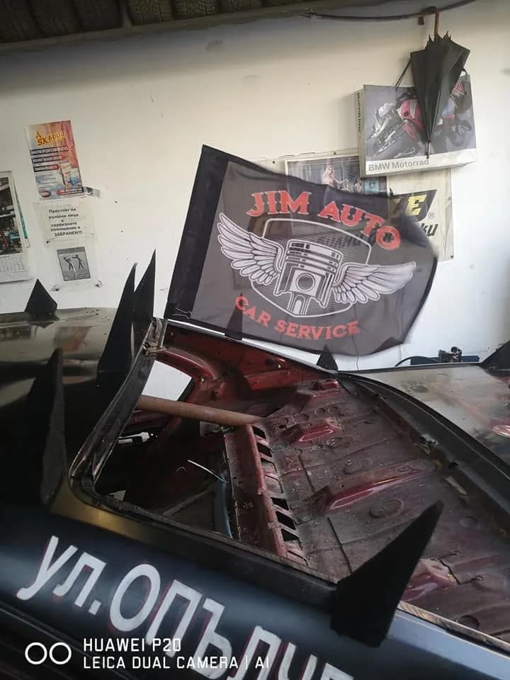 Taller Automotriz „Jim Auto“ en el centro de Sofía
