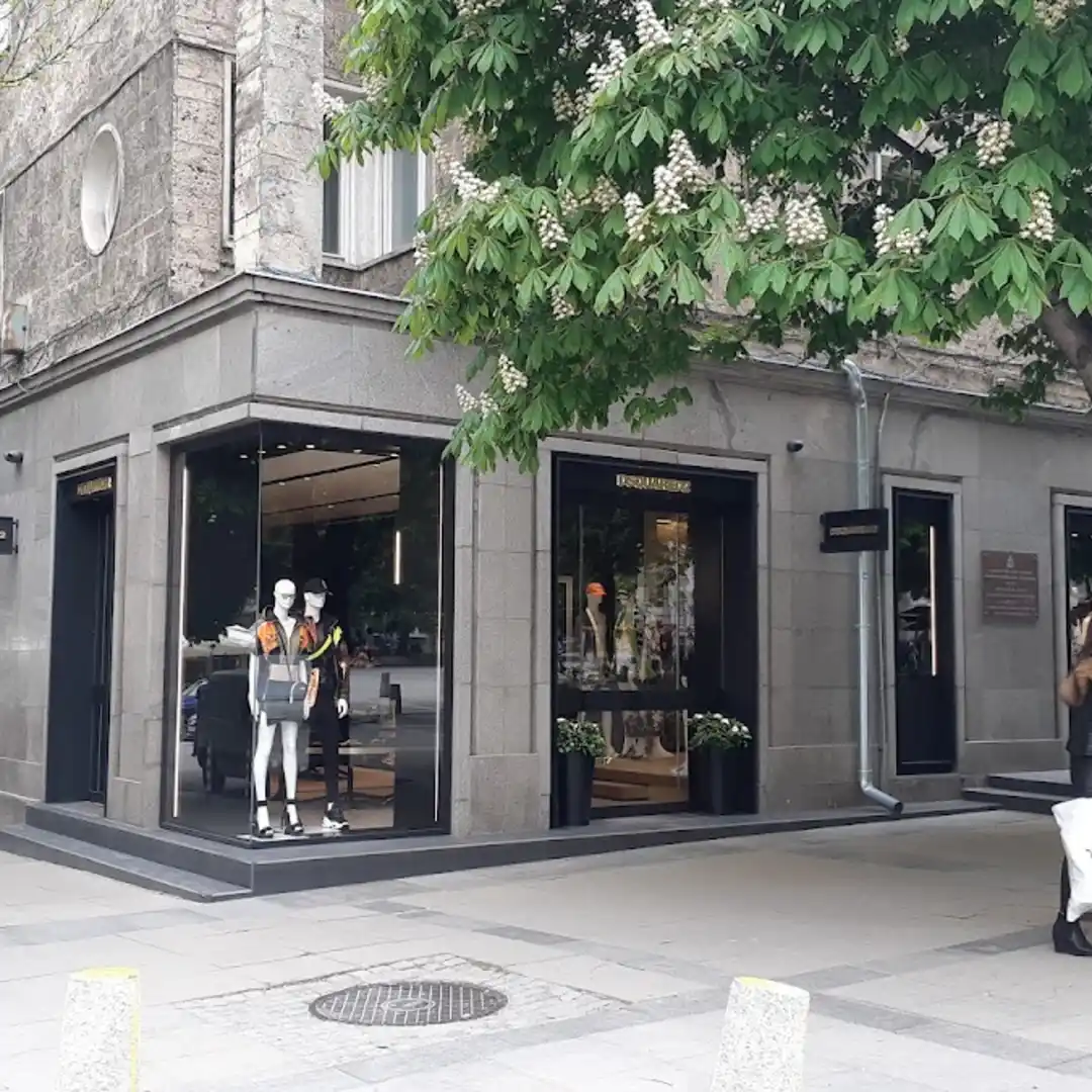 DSQUARED2 Sofía – moda de diseñador en la calle Saborna