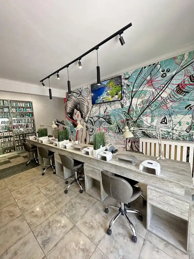 Salon de Frumusețe "Luxury Nails" - manichiură profesională în Sofia
