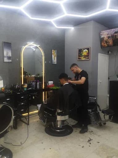 Barberia "GOLDEN HAIR" nel centro di Sofia