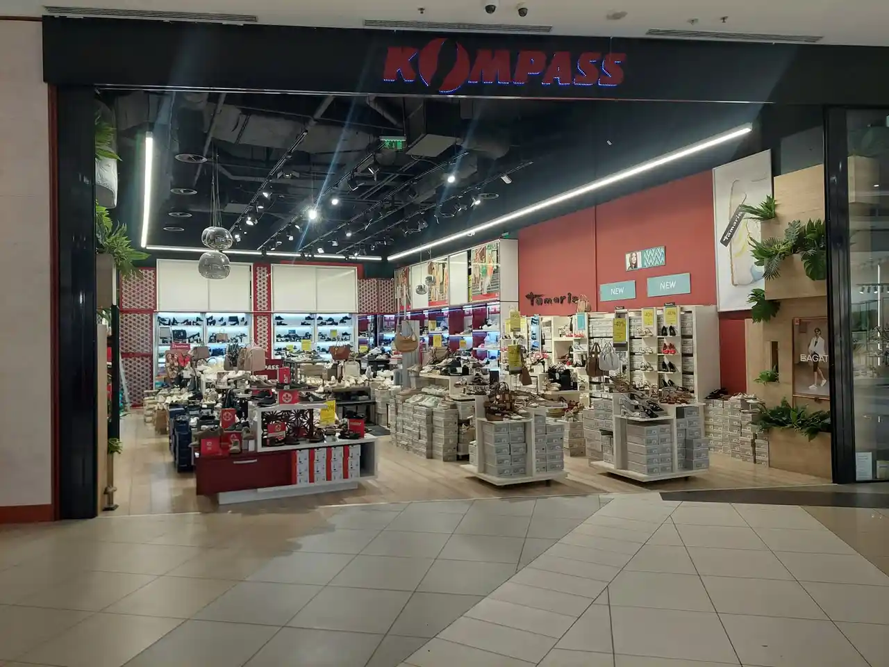 Kompas – zapatos alemanes y modelos de marca en Mall Paradise Center (5/5)