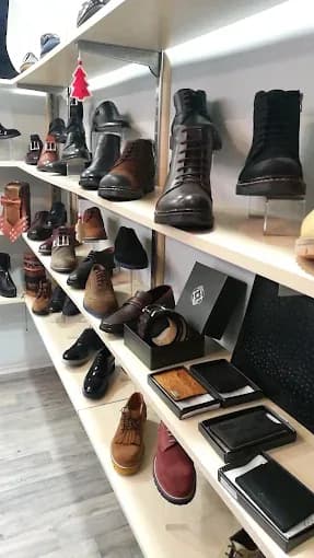 „Little Red Boot“ – Damen- und Herrenschuhe in Sofia (3/4)