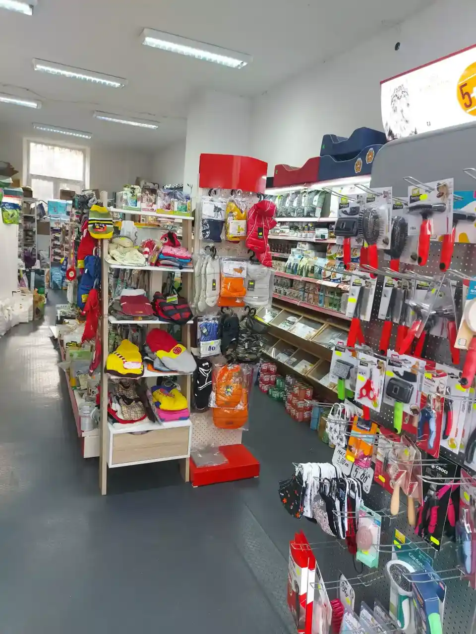 Tienda de mascotas ARIES en Sofía, C/ 20 de Abril 13