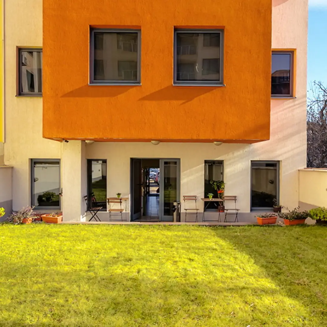 "easyHotel" Sofia - Helle Räume mit modernem Interieur