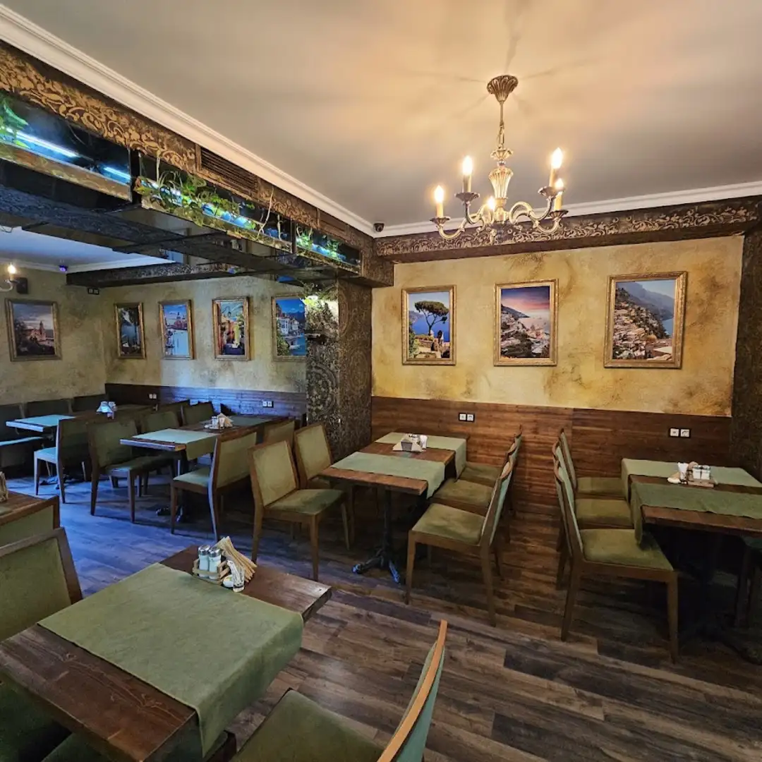Ristorante "The School" – Cucina Deliziosa e Atmosfera Accogliente