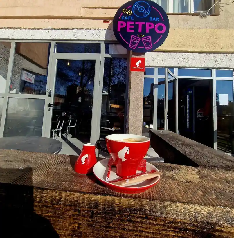 Кафе-бар "РЕТРО" София - Ароматно кафе в приятелска обстановка