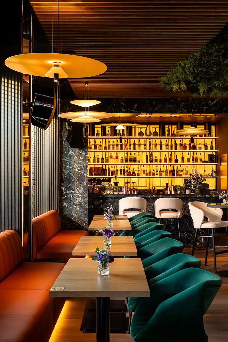 Bar "Divine" - Donde una noche puede cambiarlo todo (3/6)