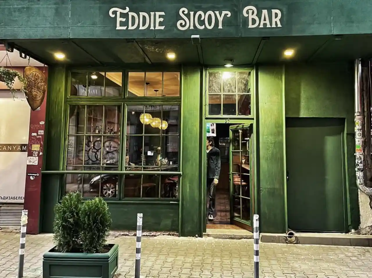 Бар "Eddie Sicoy" София - Уиски, коктейли и стил