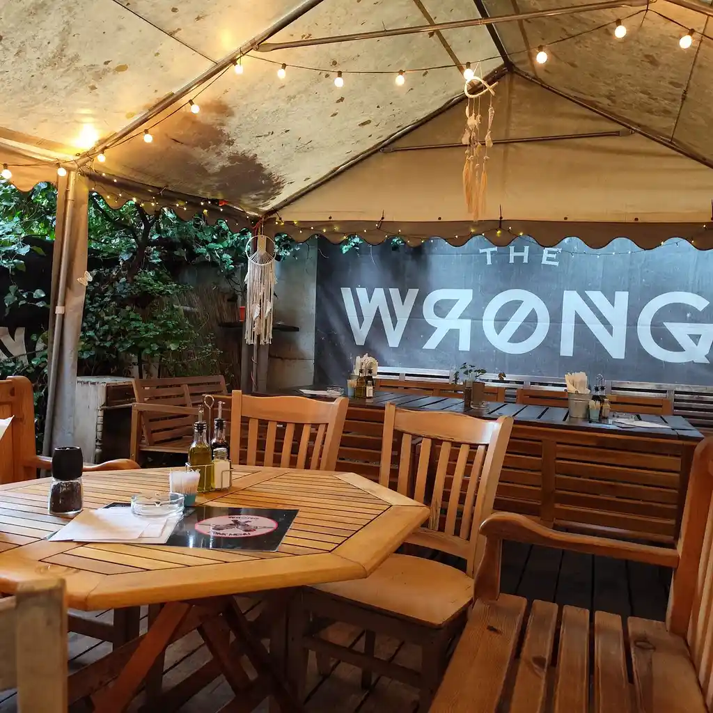 Bar-Restaurante "The Wrong Bar" Sofía - Restaurante, bar y ambiente (2/4)