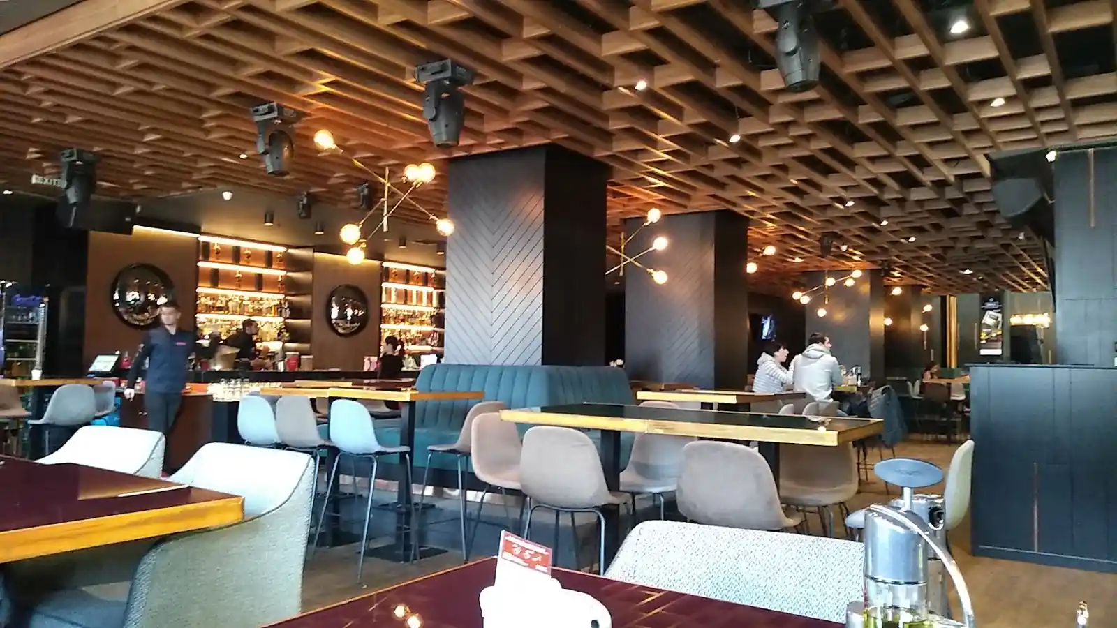 Bar "Largo" Sofía - Acogedor, tranquilo y con comida deliciosa en el corazón de la ciudad (3/3)